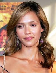 Getting An Exciting Hairstyle - via Daymix