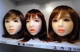 奥の顔も真ん中の顔もレンズの