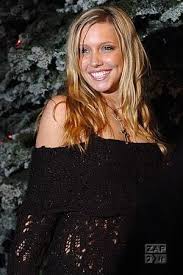 Image <b>Katie Cassidy's</b> Biography Picture