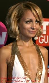 Nicole Richie's short haircut - via Daymix