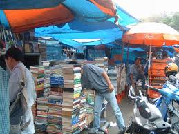 Yang menarik dari  pasar buku   di    