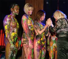     PERFORMANCE WITH  BODY PAINTING   