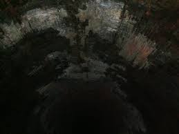 早速、大きな白い染みを天井に