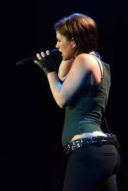 Kelly Clarkson is NOT fat - via Daymix