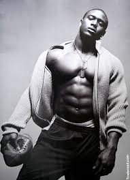 Reggie Bush - via Daymix