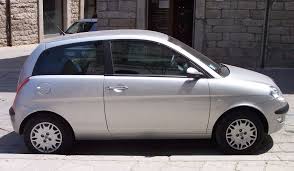 File:Lancia Ypsilon 2006 champagne r.jpg - Wikimedia Commons