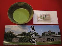 球磨川とたわむれ球磨焼酎をチラ