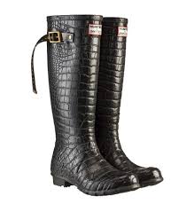 Even a Jimmy Choo - via Daymix