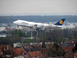 Lufthansa Airline jet on - via Daymix