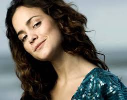 Alice Braga Picture 3