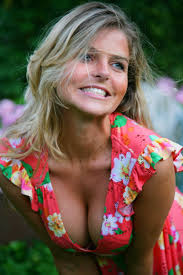 File:Happy Dutch beauty.jpg