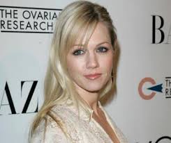 Image <b>Jennie Garth</b> goes back to Picture