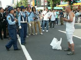 婦警が ...