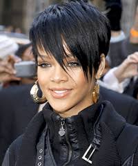 Trendy Rihanna short - via Daymix