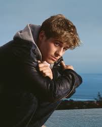 Image <b>Benjamin McKenzie</b> is Ryan Picture