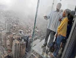 Visitors to the Sears Tower - via Daymix