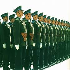 一色黑边水兵帽，一色的蓝条