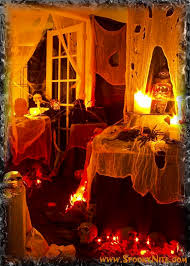 Halloween Decor - via Daymix