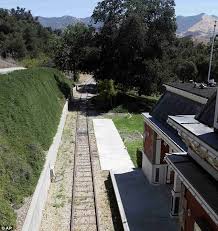 Neverland Ranch train tracks - via Daymix