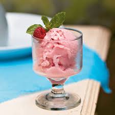 Raspberry Frozen Yogurt - via Daymix