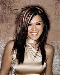 Kelly Clarkson Regroups - via Daymix