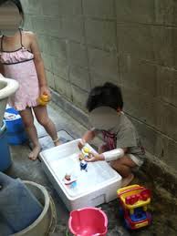 こういうときは水遊び！