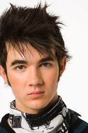 Who is hotter, Kevin Jonas - via Daymix