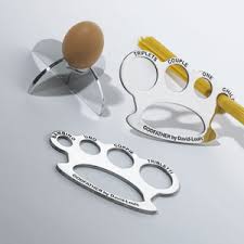 this is a knuckle duster, - via Daymix