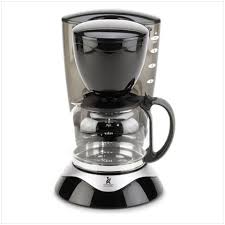 An attractive Coffee pot and - via Daymix