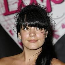 Image followed Lily Allens Picture