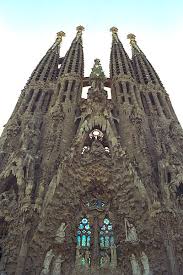 http://www.raingod.com/angus/Gallery/Photos/Europe/Spain/images/SagradaFamilia02.jpg