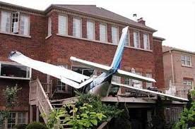 Small plane crashes into - via Daymix