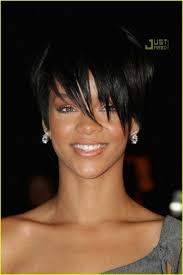 Rihanna short hair style - via Daymix