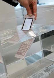 Slimmest Waterproof Mobile - via Daymix