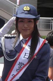 婦警コスプレで現れた川村ゆきえ ...