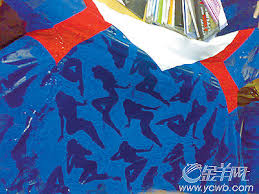 冬装上显露的“裸女图案”，让不少