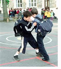 bullying happens at school - via Daymix