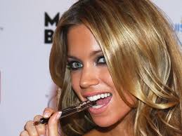 Sylvie Van Der Vaart,
