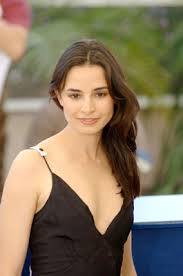 Image Gorgeous <b>Mía Maestro</b> plays Picture