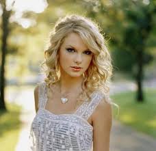 Taylor Swift - via Daymix