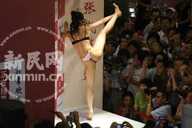 AV女优助阵表演成人展新民网