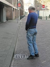 PM 80969 pissing-2.jpg