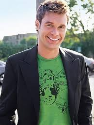 How Tall is Ryan Seacrest - via Daymix