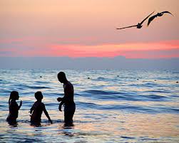 vacation package deals are - via Daymix