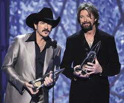Photo Gallery: <b>Brooks</b> & <b>Dunn</b>, ZZ Top to play