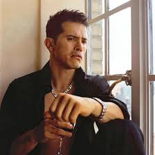 Image John Leguizamo VS Lou Diamond Picture