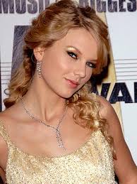 Taylor Swift - via Daymix