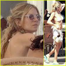 Sienna Miller: Ibiza Bikini - via Daymix