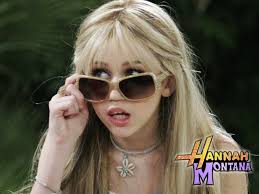 Miley as Hannah - via Daymix