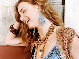 2 anos foi Emily VanCamp.